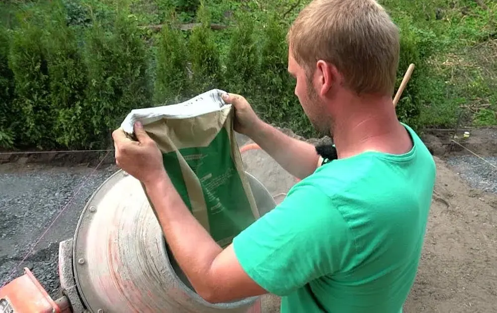 Jak mieszać cement z piaskiem: Proporcje i błędy, których unikać