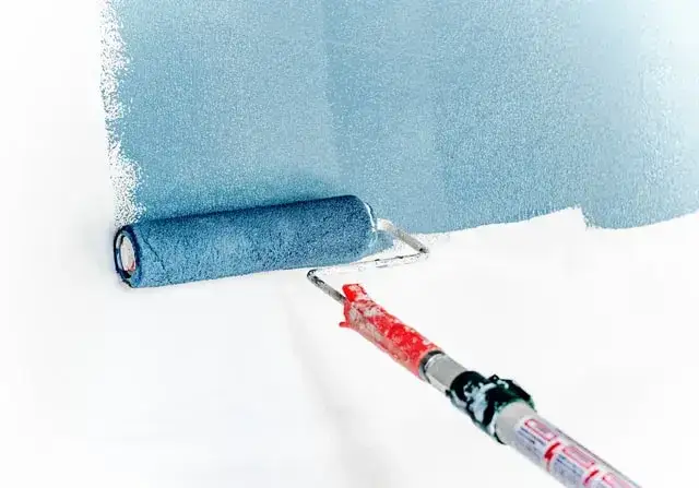 Zdjęcie Jak wybrać najlepszą farbę do wewnętrznego tynku cementowo-wapiennego? Porady i wskazówki