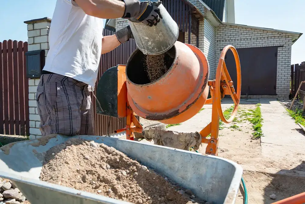 Zdjęcie Jak mieszać cement z piaskiem: Proporcje i błędy, których unikać