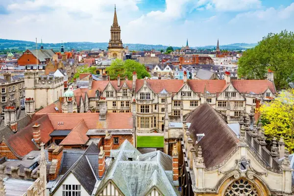 Kotwa w Óbudzie: Jak Oxford wpływa na kulturę i historię tej miejscowości