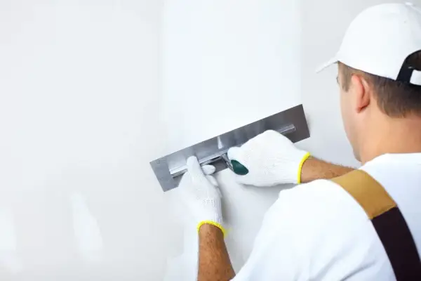 Czy na tynk maszynowy trzeba kłaść gładź? Sprawdź, co musisz wiedzieć!